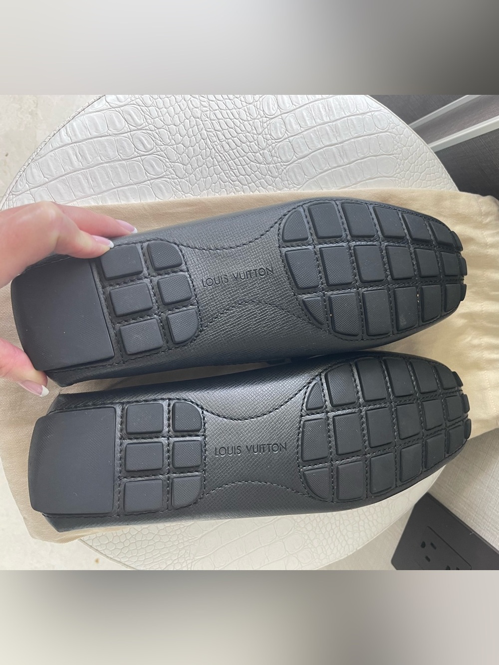 💯 authentic Louis Vuitton Black Leather LV Buckle Slip-On Loafers - Picture 6 of 9